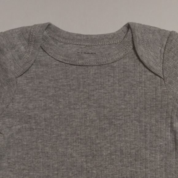 3 Short Sleeve Bodysuits - Picture 7 of 17